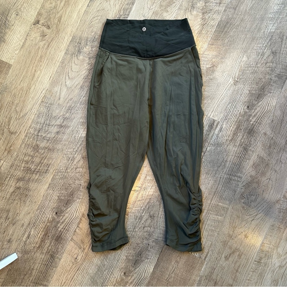 Lululemon crop yoga pants